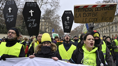 'Sarı yelekliler' Fransa ve Hollanda'da yine sokaklardaydı