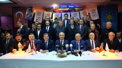 Mersin'de MHP'den istifa eden meclis üyeleri İYİ Parti'ye geçti