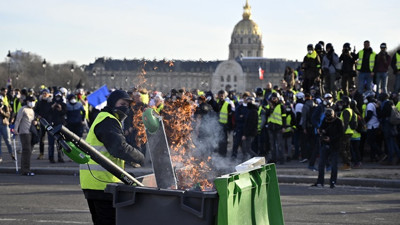 Fransa'da sarı yelekliler gösterilerin 14'üncü haftasında sokaklarda