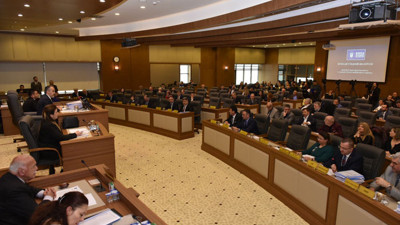 Ruhsat mağdurlarına Büyükşehir’den su jesti