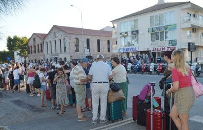 Midilli Adası'na geçişlerde 'kapıda vize' yoğunluğu