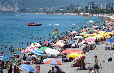 Antalya son yılların en hareketli bayram tatilini geçirdi