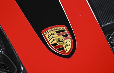 Porsche direksiyonunu başka bir sektöre kırdı!