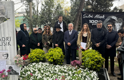 Sadri Alışık, doğumunun 100. yılında kabri başında anıldı