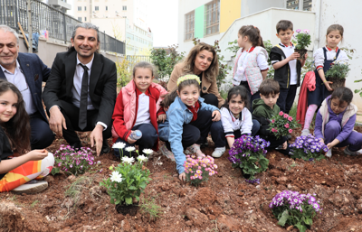 'Yeşil Okullar ve Doğanın Genç Savunucuları Projesi' ile minik eller toprağa hayat verdi