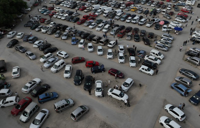 İkinci el oto pazarında bayram hareketliliği!