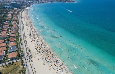 Bayram tatilinde Çeşme’ye yoğun ilgi: Nüfus 1 milyonu aştı