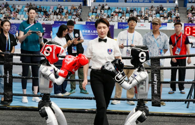 İnsansı robotlar Pekin’de yarışıyor: Atletizm, futbol, kick boks ve daha fazlası