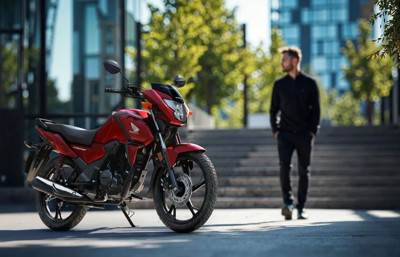 Honda CB125F yenilendi | Düşük tüketim, yüksek teknoloji: Start-stop özelliğiyle 730 km menzil!