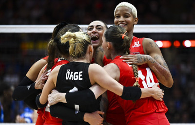 Bakan Bak'tan A Milli Kadın Voleybol Takımı için tebrik mesajı