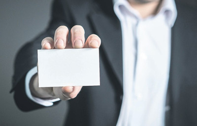 Kartvizitler ölmüyor; kabuk değiştiriyor