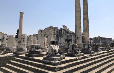 Deniz, güneş, kum ve tarih…