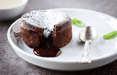 Her ay bir milyon tatlı siparişi veriyoruz