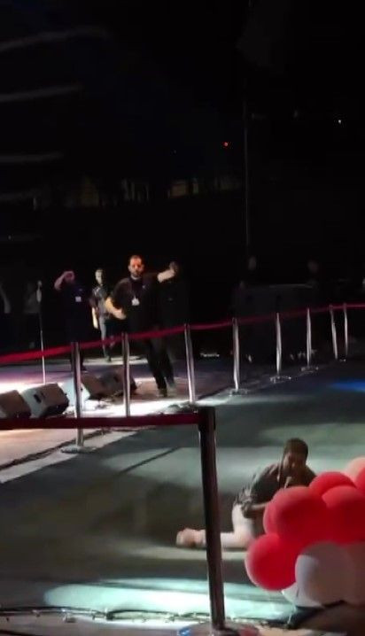 Ünlü şarkıcı Ferah Zeydan sahneden düştü! O anlar saniye saniye görüntülendi - Resim: 6