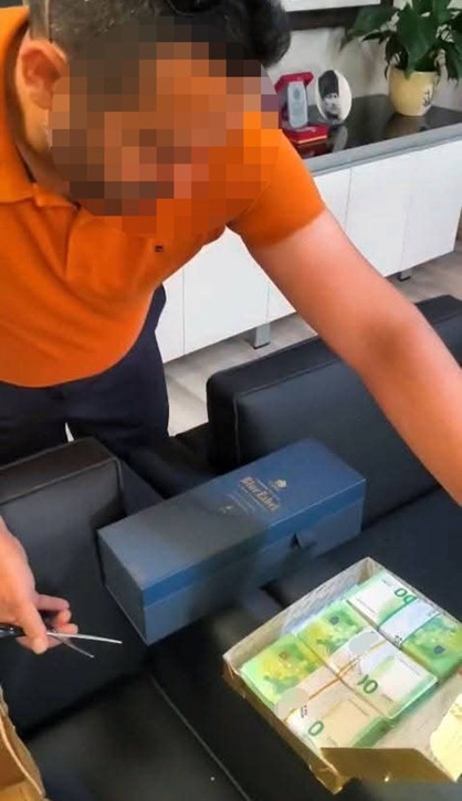 'Baklava kutusu'nda rüşvet aldığı iddia edilmişti! Manavgat Belediye Başkan Yardımcısı tutuklandı - Resim : 1