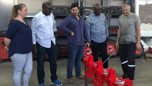 İzmirli Minos, Afrika’da fabrika kuracak