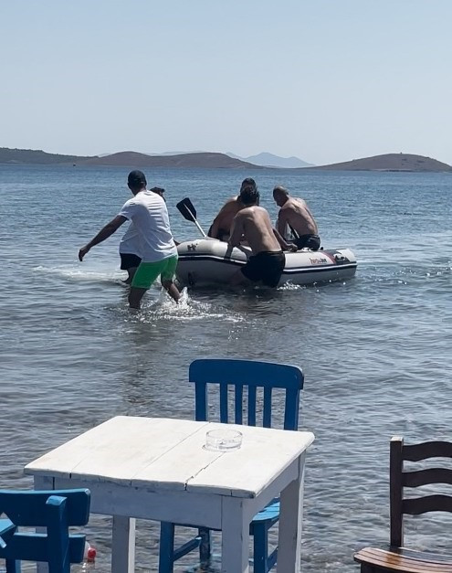 'Yürüyerek gidilen ada'da can pazarı: Boğulan çocuğu kurtarmak isterken canından oldu - Resim : 1