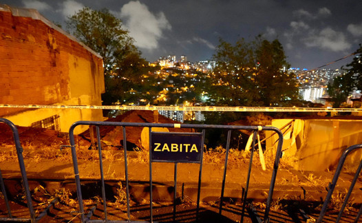 Gaziosmanpaşa'da toprak kayması: 30 ev tahliye edildi - Resim : 1