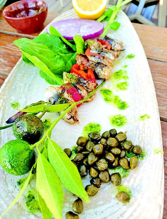 Sardalyanın peşinde: Kıyı kıyı Ege - Resim : 1