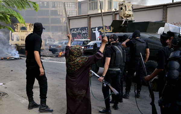 Mısır'da meydanlar kana bulandı - Resim: 17