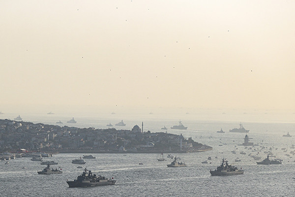 Türk donanmasının 100. yıl geçişi! 100 savaş gemisi boğazdan geçti - Resim : 3