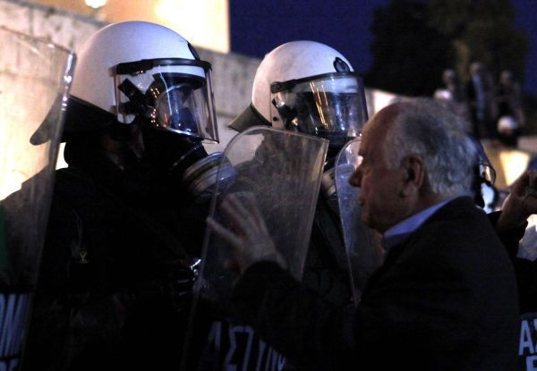 Protestoya dönüşen gösteri Atina'yı karıştırdı - Resim: 2