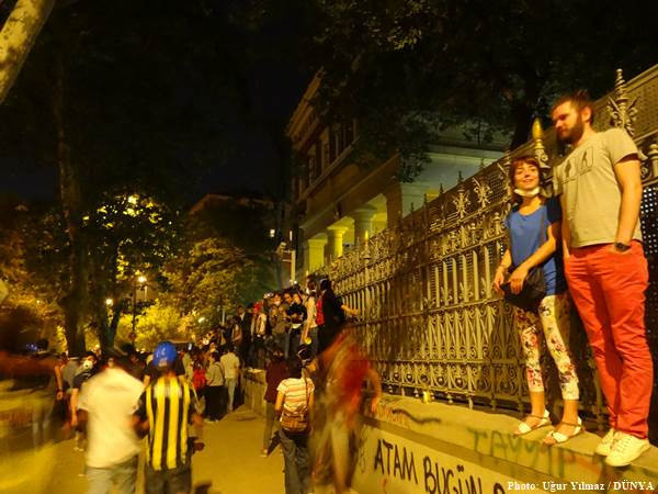 Taksim'de barış Dolmabahçe'de savaş - Resim: 12