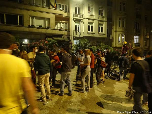 Taksim'de barış Dolmabahçe'de savaş - Resim: 13