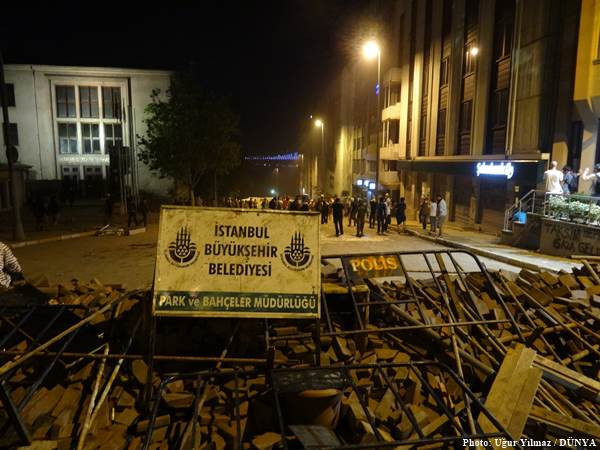 Taksim'de barış Dolmabahçe'de savaş - Resim: 16