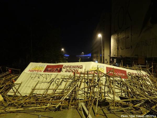 Taksim'de barış Dolmabahçe'de savaş - Resim: 17