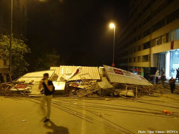 Taksim'de barış Dolmabahçe'de savaş - Resim: 18