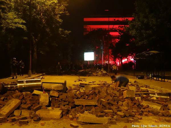 Taksim'de barış Dolmabahçe'de savaş - Resim: 20
