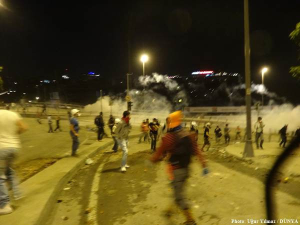 Taksim'de barış Dolmabahçe'de savaş - Resim: 23