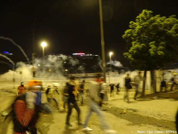 Taksim'de barış Dolmabahçe'de savaş - Resim: 24