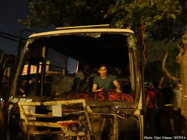 Taksim'de barış Dolmabahçe'de savaş - Resim: 25