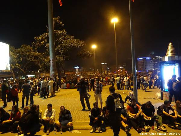 Taksim'de barış Dolmabahçe'de savaş - Resim: 31