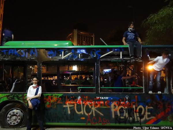 Taksim'de barış Dolmabahçe'de savaş - Resim: 7