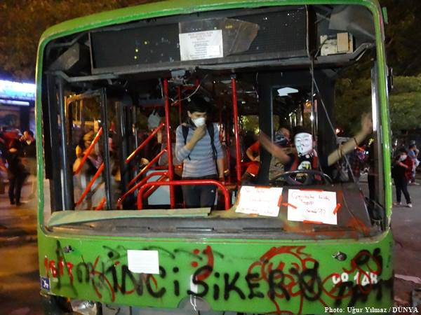 Taksim'de barış Dolmabahçe'de savaş - Resim: 8