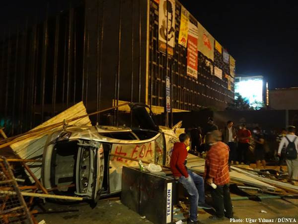 Taksim'de barış Dolmabahçe'de savaş - Resim: 9