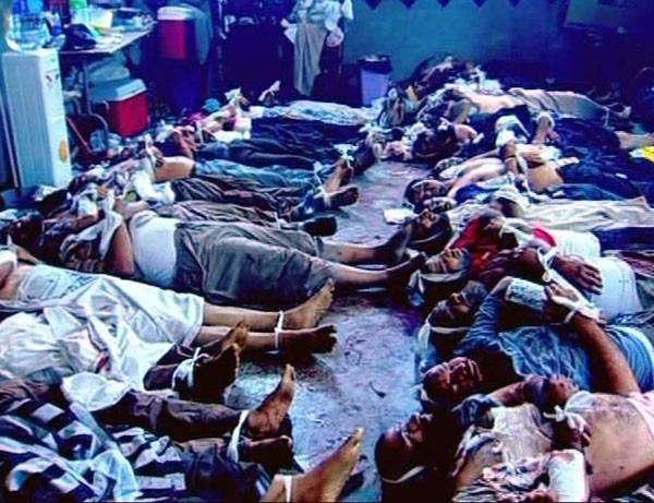 Mısır'da meydanlar kana bulandı - Resim: 1