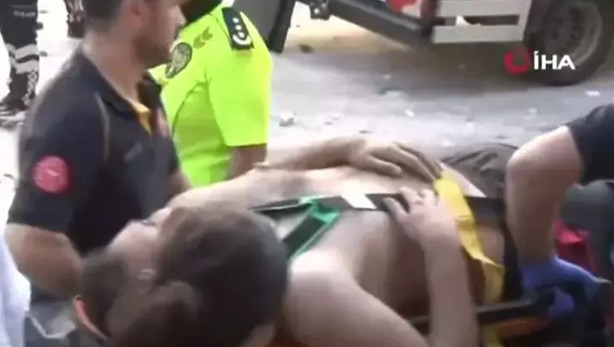 Küçükçekmece'de bina çöktü: 1 kişi öldü, 2'si ağır 8 kişi yaralandı - Resim : 2