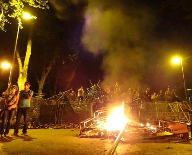 Dolmabahçe'de 'meydan savaşı' yaşanıyor - Resim: 1