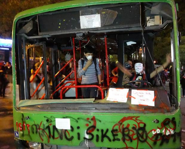 Taksim'de barış Dolmabahçe'de savaş - Resim: 1