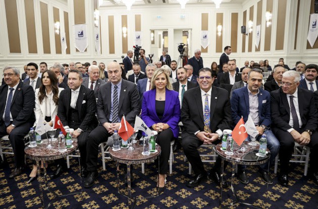 "Türkiye ekonomisinin kurtuluşu ekonomiyi büyütmekten geçer" - Resim : 1