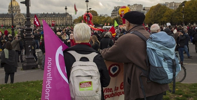 Kemer sıkmayı protesto ettiler - Resim: 1