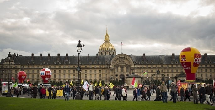Kemer sıkmayı protesto ettiler - Resim: 2