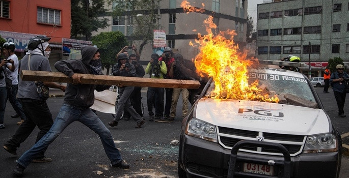 Meksika'da polise öfke dinmiyor - Resim: 2