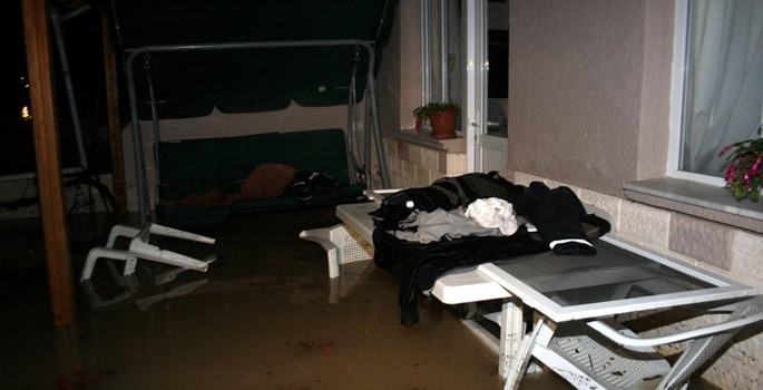 İzmir sele teslim - Resim: 10