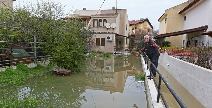 İzmir sele teslim - Resim: 15
