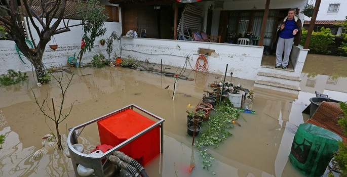 İzmir sele teslim - Resim: 20